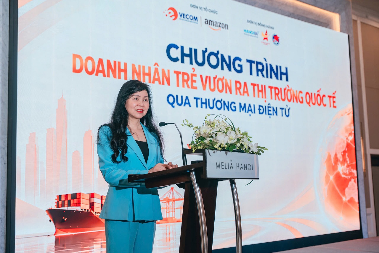 Amazon và VECOM phát động Chương trình Doanh nhân trẻ vươn ra thị trường quốc tế 2 Amazon và VECOM phát động Chương trình Doanh nhân trẻ vươn ra thị trường quốc tế - TS.Le Hoang Oanh Cuc truong Cuc Thuong mai dien tu va Kinh te so Bo Cong Thuong