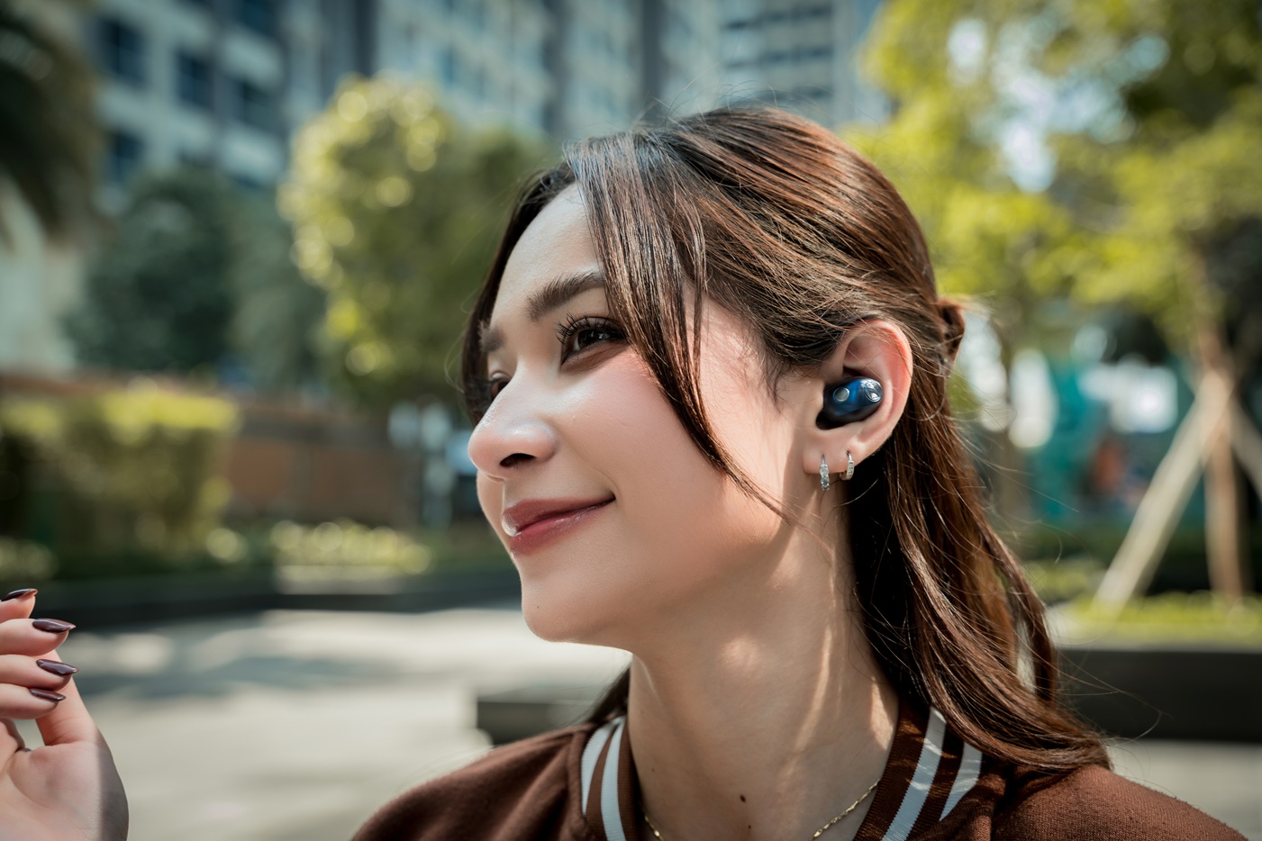 MOMENTUM True Wireless 5, mẫu tai nghe true wireless flagship mới nhất của Sennheiser ra mắt 2 Hình ảnh này chưa có thuộc tính alt; tên tệp của nó là MOMENTUM-True-Wireless-5-Denim.jpg