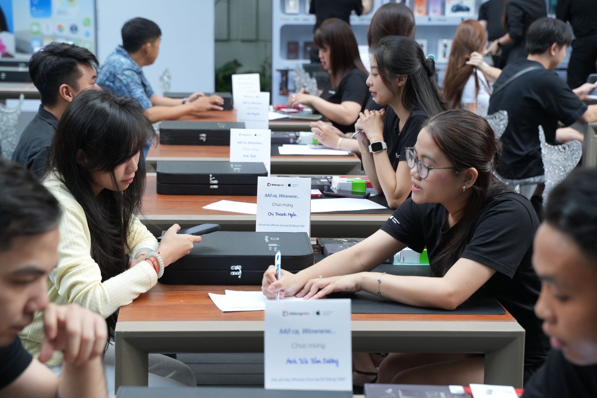 Những chiếc iPhone Duo đầu tiên đã về với khách hàng - image 86